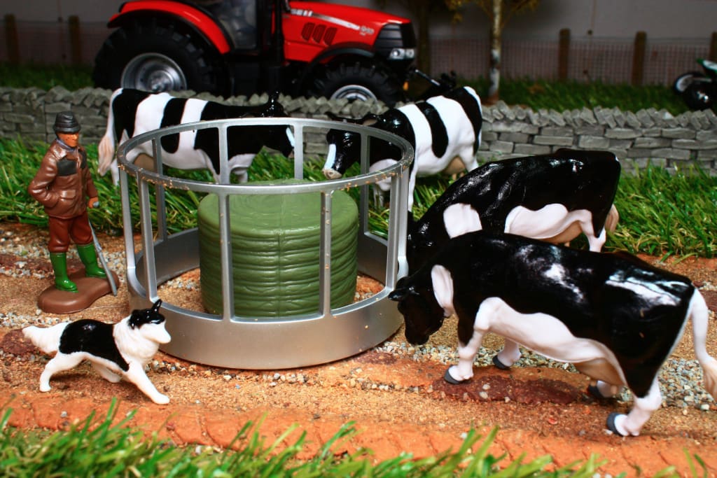 Britains Cattle Feeder Set