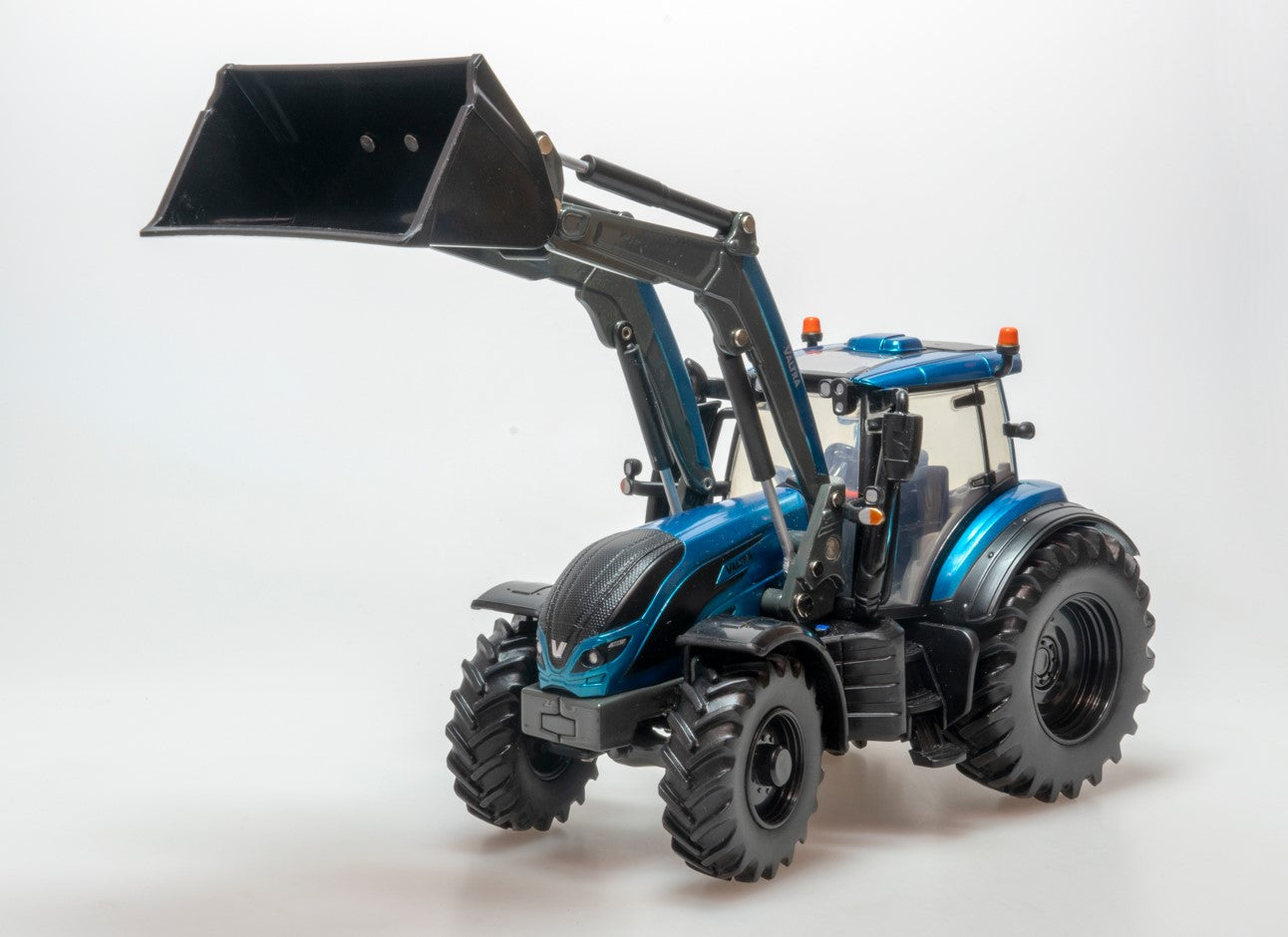 Britains Toys Valtra T234 With Front Loader (43352)