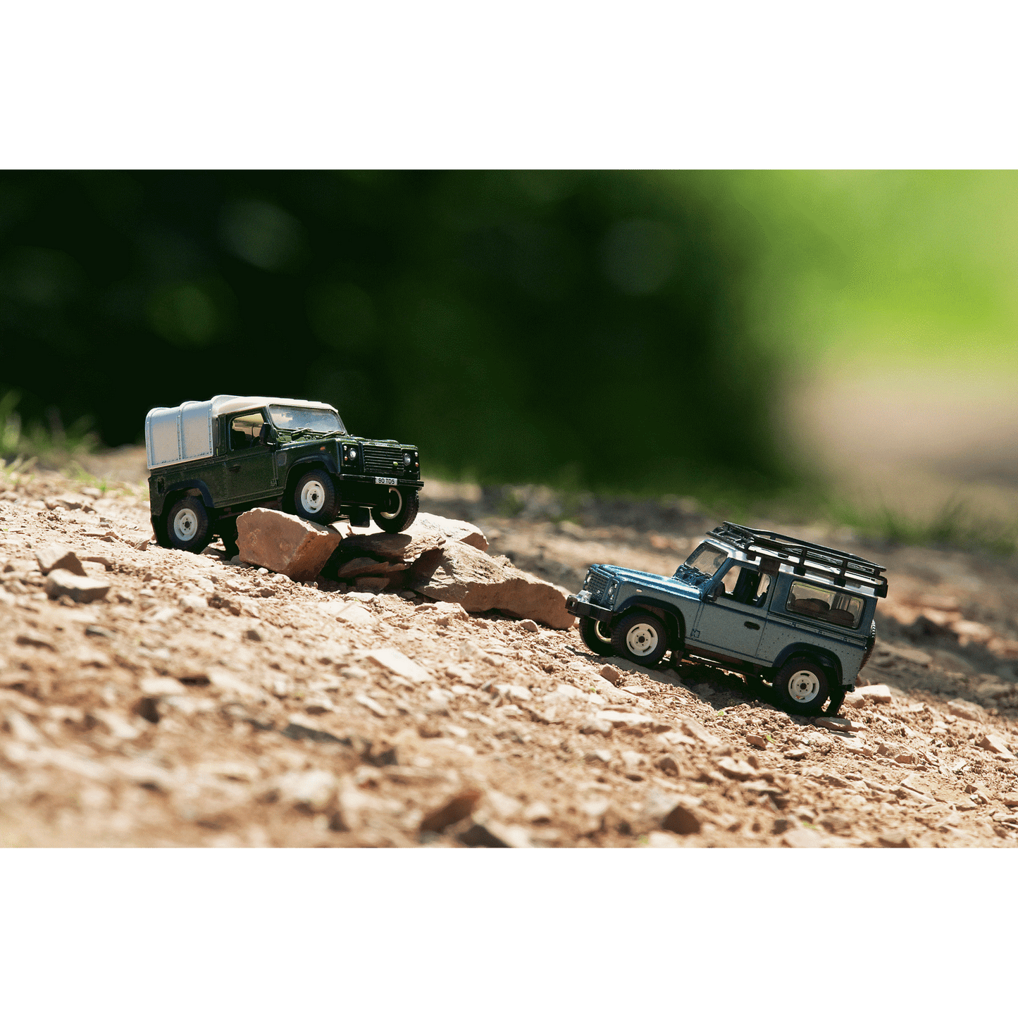 Britains Toys LAND ROVER DEFENDER 90 + CANOPY - GREEN
