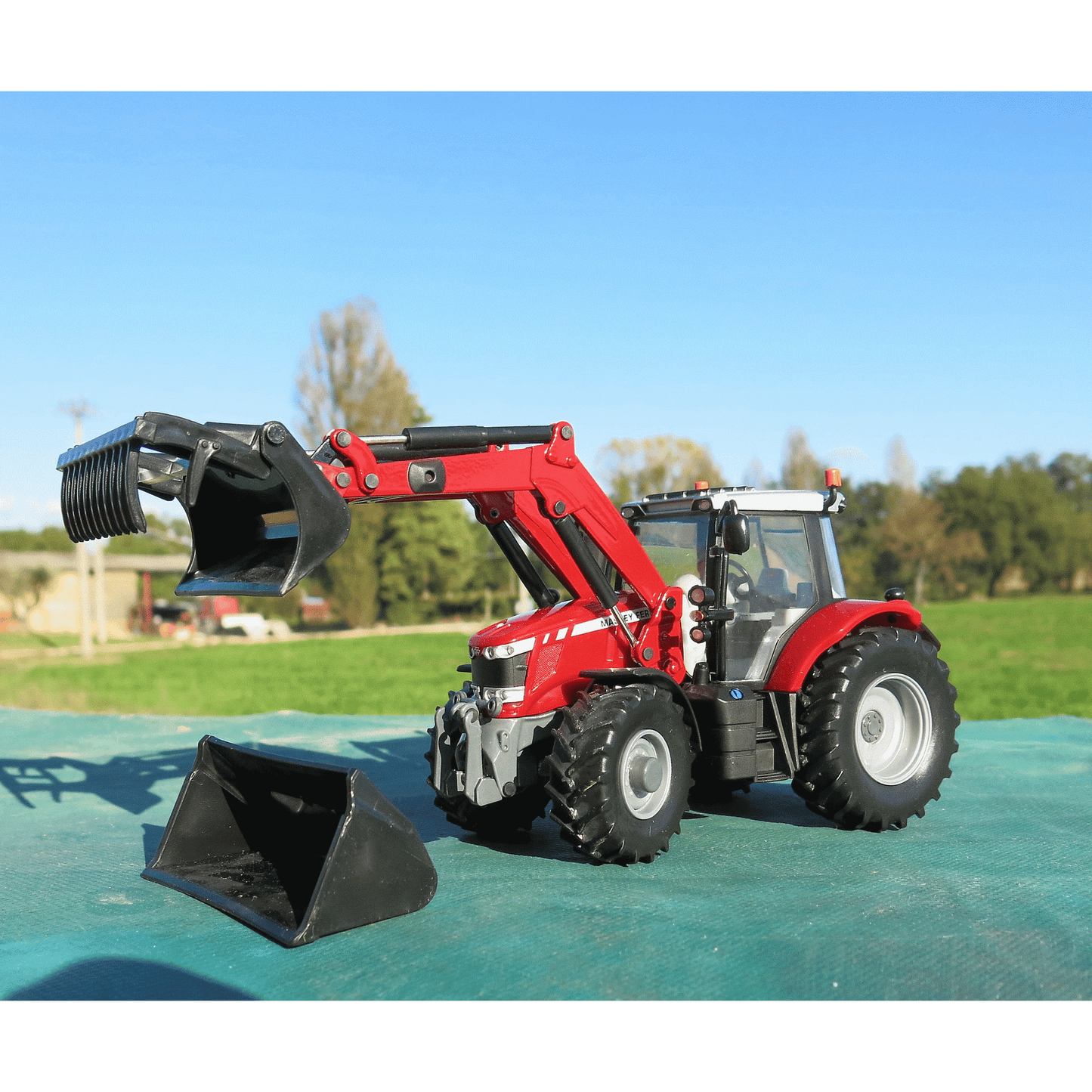 Britains Toys Massey Ferguson 6616 Tractor + Loader