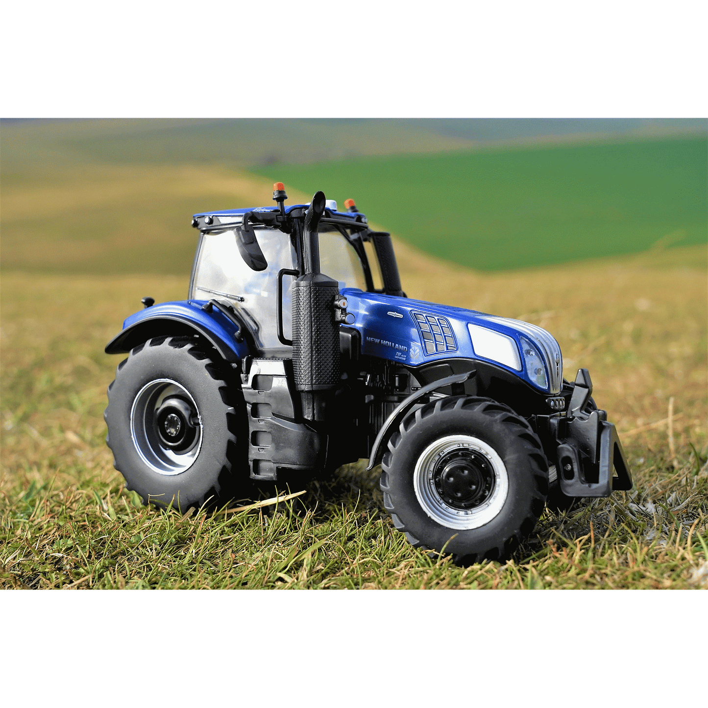 Britains Toys New Holland T8.435 Tractor