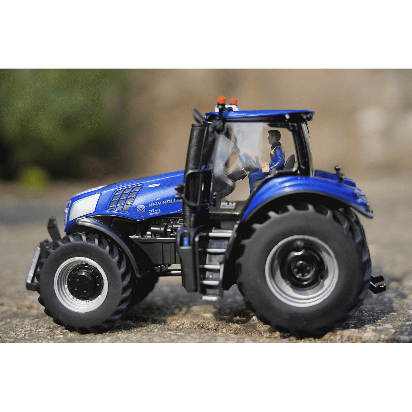 Britains Toys New Holland T8.435 Tractor