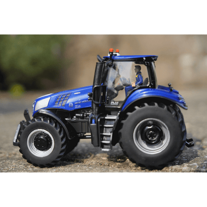 Britains Toys New Holland T8.435 Tractor