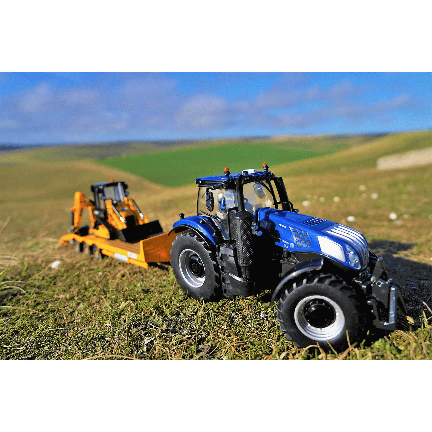 Britains Toys New Holland T8.435 Tractor